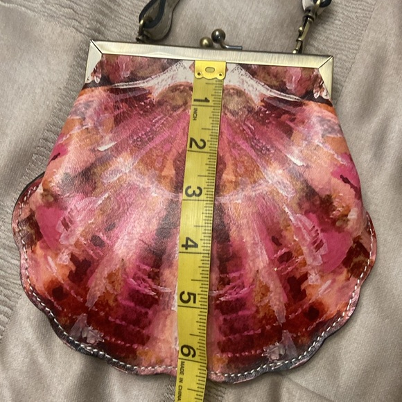 Patricia Nash Spot Print Shell crossbody bag. - Picture 6 of 7